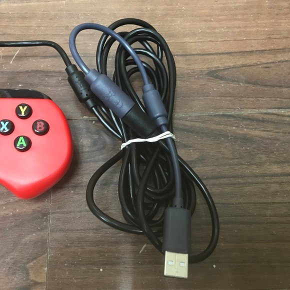 Hyperkin X91 Wired Controller for Xbox One + Windows 10 Red 90's Style - Picture 4 of 13